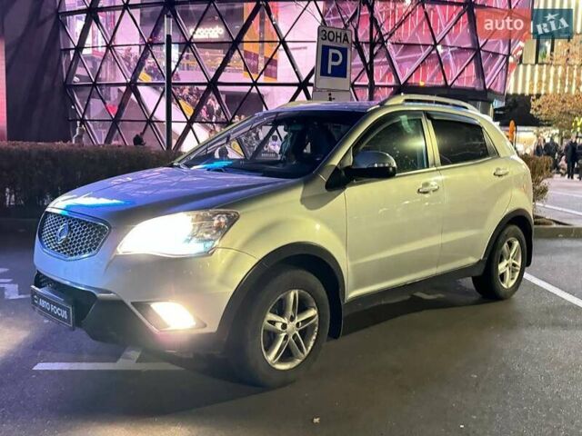 Серый Cанг Йонг Корандо, объемом двигателя 2 л и пробегом 152 тыс. км за 10990 $, фото 3 на Automoto.ua