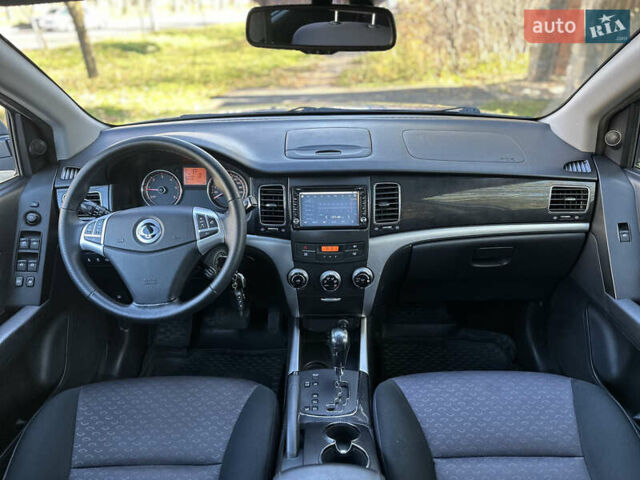 Серый Cанг Йонг Корандо, объемом двигателя 2 л и пробегом 147 тыс. км за 8350 $, фото 12 на Automoto.ua