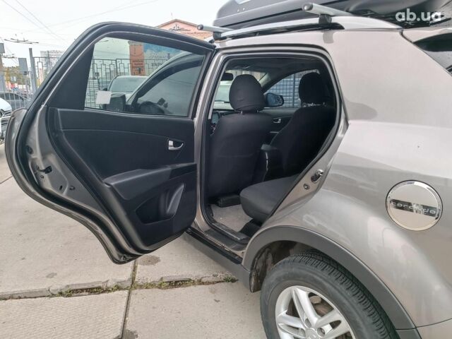 Сірий Cанг Йонг Korando, об'ємом двигуна 2 л та пробігом 130 тис. км за 10590 $, фото 12 на Automoto.ua