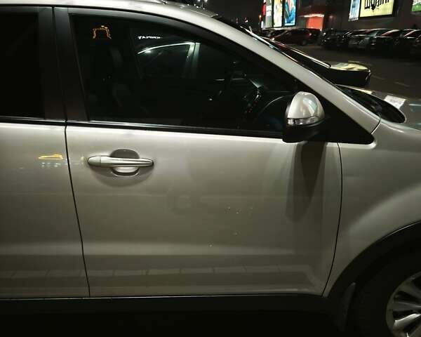 Серый Cанг Йонг Корандо, объемом двигателя 2 л и пробегом 149 тыс. км за 9300 $, фото 11 на Automoto.ua