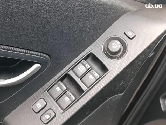 Сірий Cанг Йонг Korando, об'ємом двигуна 2 л та пробігом 130 тис. км за 10590 $, фото 19 на Automoto.ua