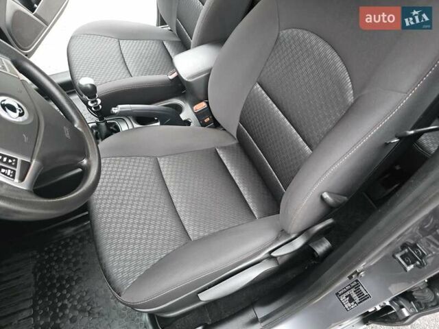 Серый Cанг Йонг Корандо, объемом двигателя 2 л и пробегом 99 тыс. км за 9500 $, фото 29 на Automoto.ua