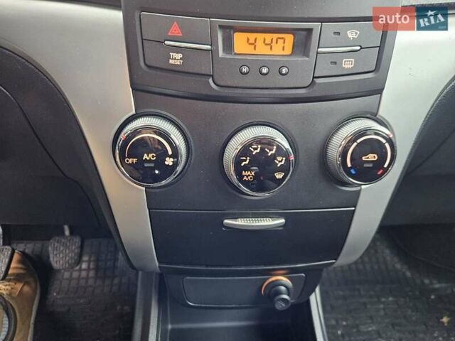 Сірий Cанг Йонг Korando, об'ємом двигуна 2 л та пробігом 168 тис. км за 7900 $, фото 15 на Automoto.ua