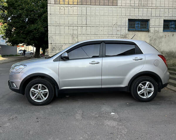 Сірий Cанг Йонг Korando, об'ємом двигуна 2 л та пробігом 150 тис. км за 9300 $, фото 2 на Automoto.ua