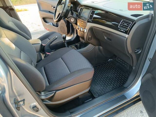 Сірий Cанг Йонг Korando, об'ємом двигуна 2 л та пробігом 72 тис. км за 8800 $, фото 7 на Automoto.ua