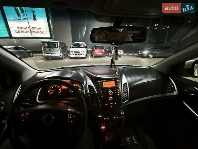 Серый Cанг Йонг Корандо, объемом двигателя 2 л и пробегом 149 тыс. км за 9300 $, фото 14 на Automoto.ua