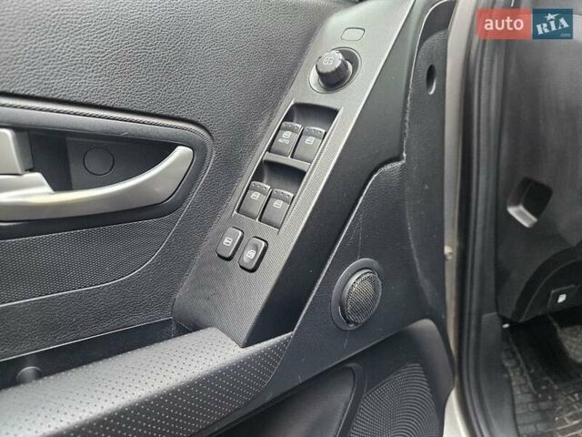 Сірий Cанг Йонг Korando, об'ємом двигуна 2 л та пробігом 168 тис. км за 7900 $, фото 10 на Automoto.ua