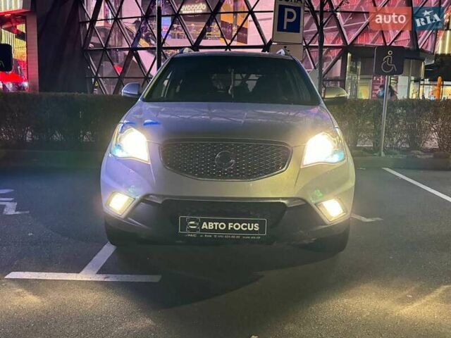 Серый Cанг Йонг Корандо, объемом двигателя 2 л и пробегом 152 тыс. км за 10990 $, фото 2 на Automoto.ua