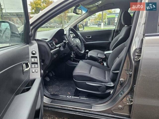 Сірий Cанг Йонг Korando, об'ємом двигуна 2 л та пробігом 168 тис. км за 7900 $, фото 6 на Automoto.ua