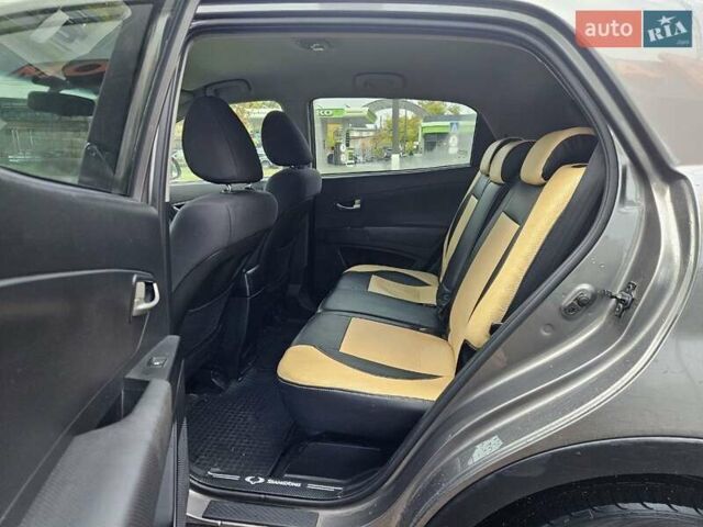 Сірий Cанг Йонг Korando, об'ємом двигуна 2 л та пробігом 168 тис. км за 7900 $, фото 5 на Automoto.ua