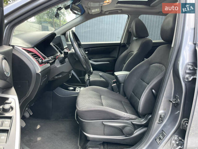 Сірий Cанг Йонг Korando, об'ємом двигуна 2 л та пробігом 194 тис. км за 10490 $, фото 9 на Automoto.ua
