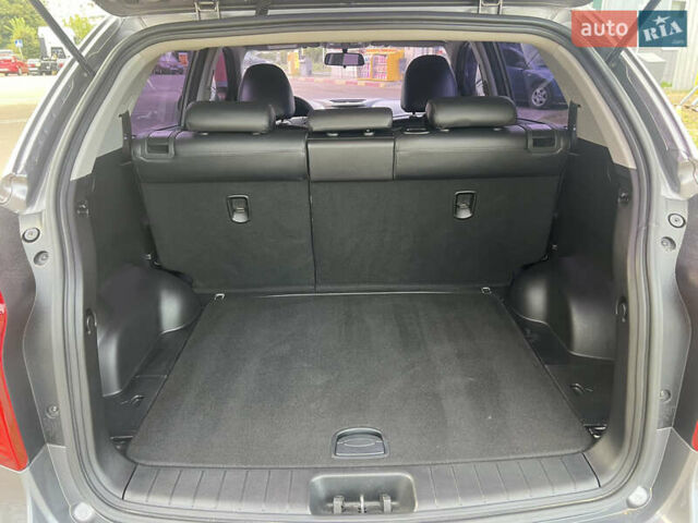 Серый Cанг Йонг Корандо, объемом двигателя 2 л и пробегом 80 тыс. км за 11999 $, фото 7 на Automoto.ua