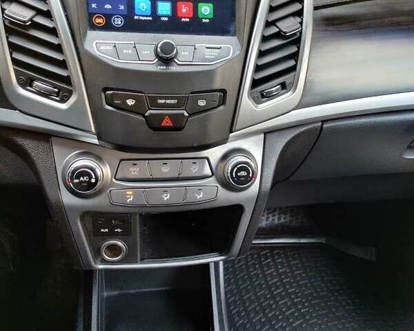 Сірий Cанг Йонг Korando, об'ємом двигуна 2 л та пробігом 179 тис. км за 9000 $, фото 5 на Automoto.ua
