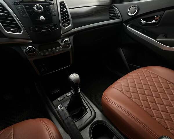 Серый Cанг Йонг Корандо, объемом двигателя 2 л и пробегом 160 тыс. км за 8900 $, фото 6 на Automoto.ua