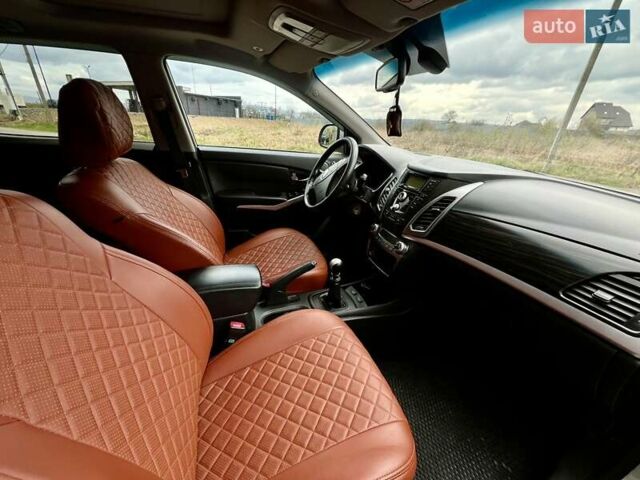 Серый Cанг Йонг Корандо, объемом двигателя 2 л и пробегом 160 тыс. км за 8900 $, фото 7 на Automoto.ua