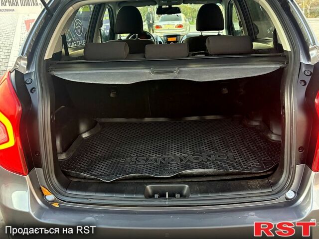 Сірий Cанг Йонг Korando, об'ємом двигуна 2 л та пробігом 130 тис. км за 9999 $, фото 8 на Automoto.ua