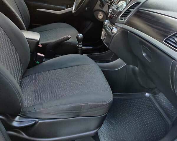 Сірий Cанг Йонг Korando, об'ємом двигуна 2 л та пробігом 179 тис. км за 9000 $, фото 14 на Automoto.ua