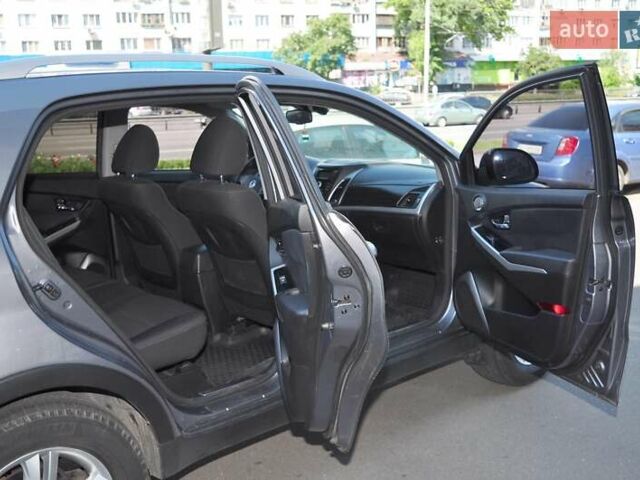 Сірий Cанг Йонг Korando, об'ємом двигуна 2 л та пробігом 170 тис. км за 11000 $, фото 5 на Automoto.ua