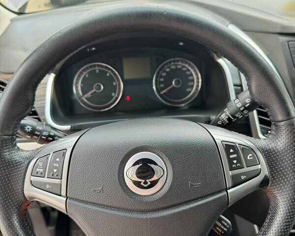 Сірий Cанг Йонг Korando, об'ємом двигуна 2 л та пробігом 176 тис. км за 10000 $, фото 13 на Automoto.ua