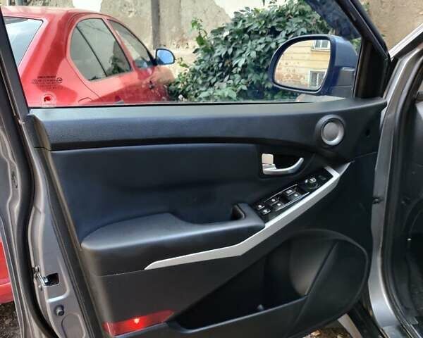 Сірий Cанг Йонг Korando, об'ємом двигуна 2 л та пробігом 179 тис. км за 9000 $, фото 10 на Automoto.ua