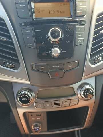 Серый Cанг Йонг Корандо, объемом двигателя 2 л и пробегом 160 тыс. км за 8900 $, фото 11 на Automoto.ua