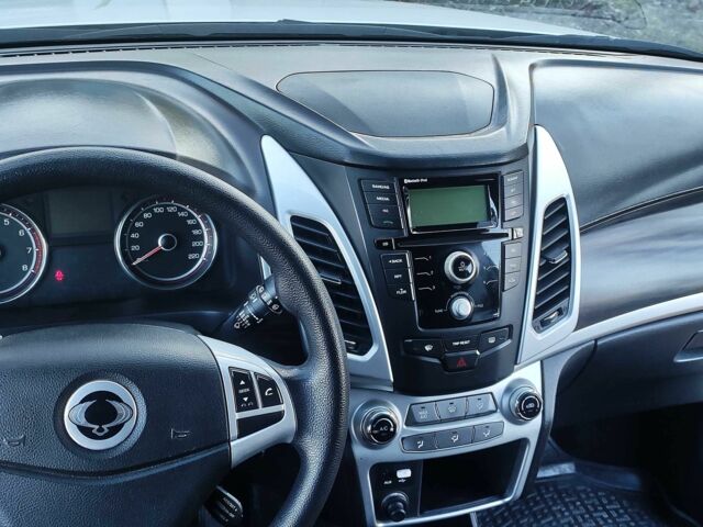 Сірий Cанг Йонг Korando, об'ємом двигуна 2 л та пробігом 150 тис. км за 9500 $, фото 6 на Automoto.ua