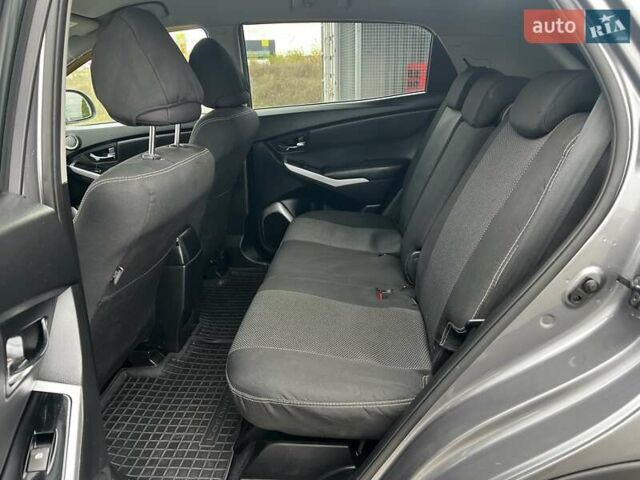 Серый Cанг Йонг Корандо, объемом двигателя 2 л и пробегом 181 тыс. км за 10200 $, фото 16 на Automoto.ua