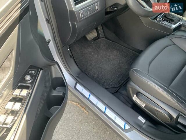 Сірий Cанг Йонг Korando, об'ємом двигуна 1.5 л та пробігом 5 тис. км за 19999 $, фото 7 на Automoto.ua