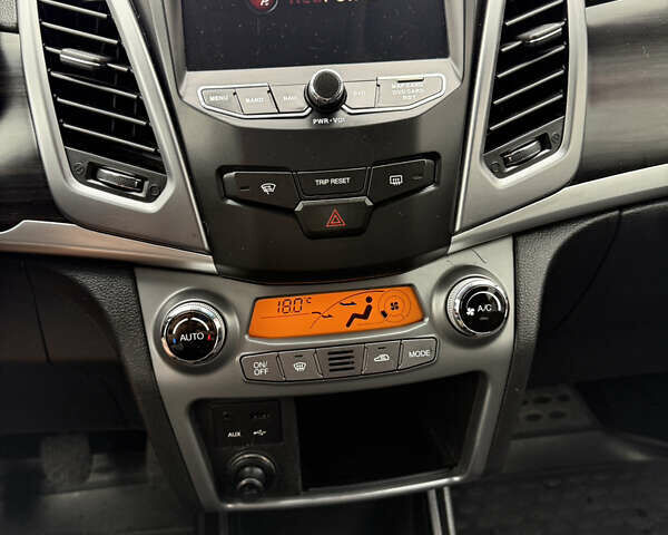 Синій Cанг Йонг Korando, об'ємом двигуна 2 л та пробігом 163 тис. км за 8899 $, фото 39 на Automoto.ua