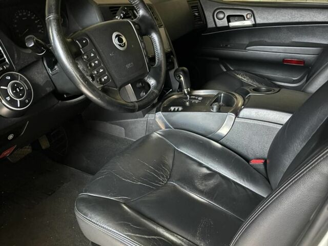 Белый Cанг Йонг Кирон, объемом двигателя 2 л и пробегом 140 тыс. км за 7500 $, фото 4 на Automoto.ua