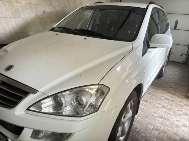 Белый Cанг Йонг Кирон, объемом двигателя 2 л и пробегом 140 тыс. км за 7500 $, фото 1 на Automoto.ua