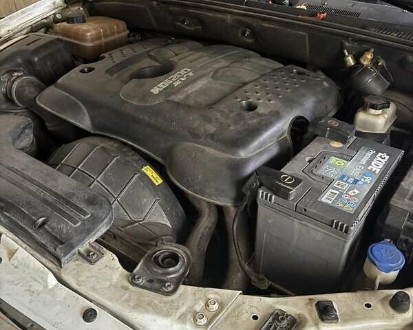 Белый Cанг Йонг Кирон, объемом двигателя 2 л и пробегом 140 тыс. км за 7500 $, фото 5 на Automoto.ua