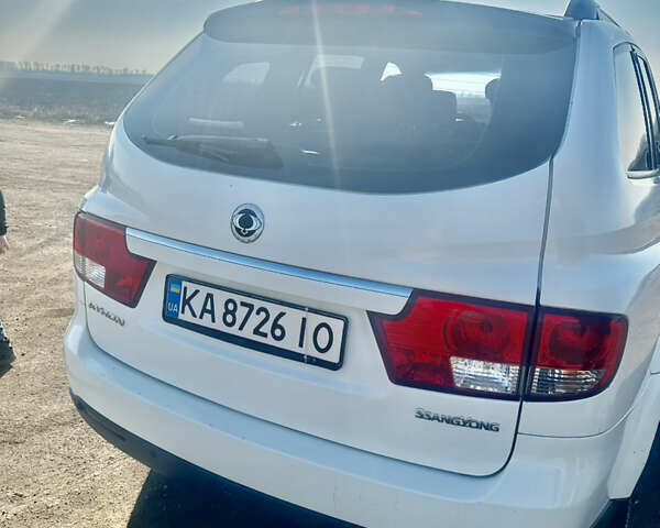 Белый Cанг Йонг Кирон, объемом двигателя 2.3 л и пробегом 125 тыс. км за 6500 $, фото 8 на Automoto.ua
