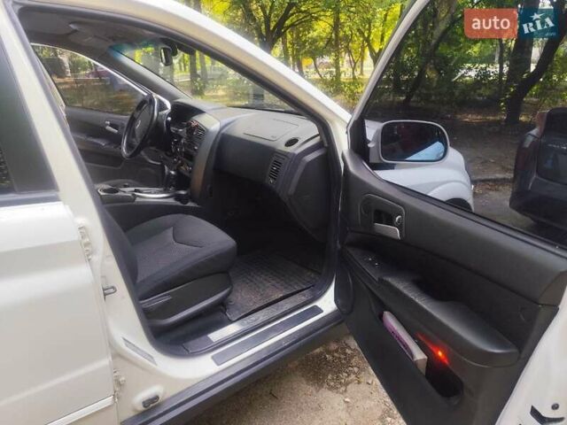 Белый Cанг Йонг Кирон, объемом двигателя 2 л и пробегом 151 тыс. км за 7800 $, фото 5 на Automoto.ua