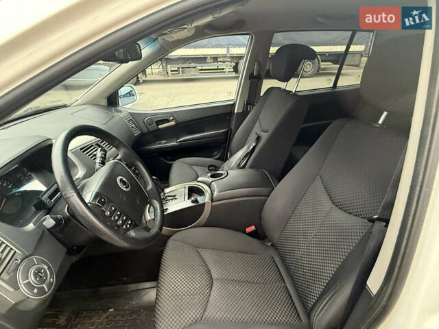 Белый Cанг Йонг Кирон, объемом двигателя 2 л и пробегом 190 тыс. км за 8800 $, фото 7 на Automoto.ua