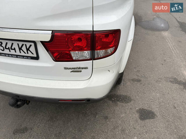 Белый Cанг Йонг Кирон, объемом двигателя 2 л и пробегом 190 тыс. км за 8800 $, фото 5 на Automoto.ua