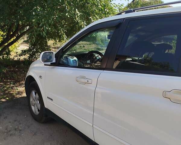 Cанг Йонг Кирон 2012 в Днепре (Днепропетровске) на Automoto.ua Белый Cанг Йонг Кирон, объемом двигателя 2 л и пробегом 183 тыс. км за 8500 $, фото 3 на Automoto.ua