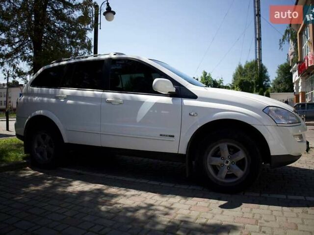 Белый Cанг Йонг Кирон, объемом двигателя 2 л и пробегом 168 тыс. км за 8999 $, фото 3 на Automoto.ua