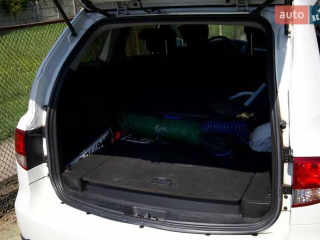 Белый Cанг Йонг Кирон, объемом двигателя 2 л и пробегом 168 тыс. км за 8999 $, фото 9 на Automoto.ua