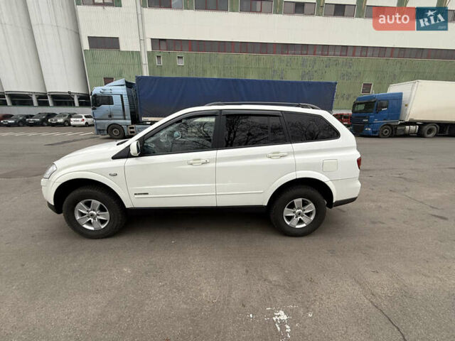 Белый Cанг Йонг Кирон, объемом двигателя 2 л и пробегом 190 тыс. км за 8800 $, фото 3 на Automoto.ua