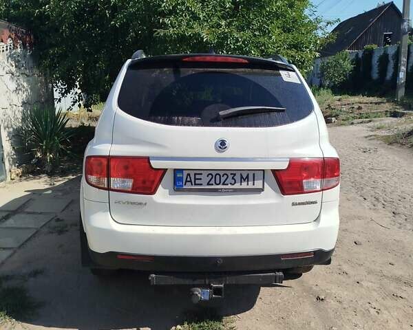 Cанг Йонг Кирон 2012 в Днепре (Днепропетровске) на Automoto.ua Белый Cанг Йонг Кирон, объемом двигателя 2 л и пробегом 183 тыс. км за 8500 $, фото 1 на Automoto.ua