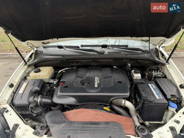 Белый Cанг Йонг Кирон, объемом двигателя 2 л и пробегом 190 тыс. км за 8800 $, фото 11 на Automoto.ua