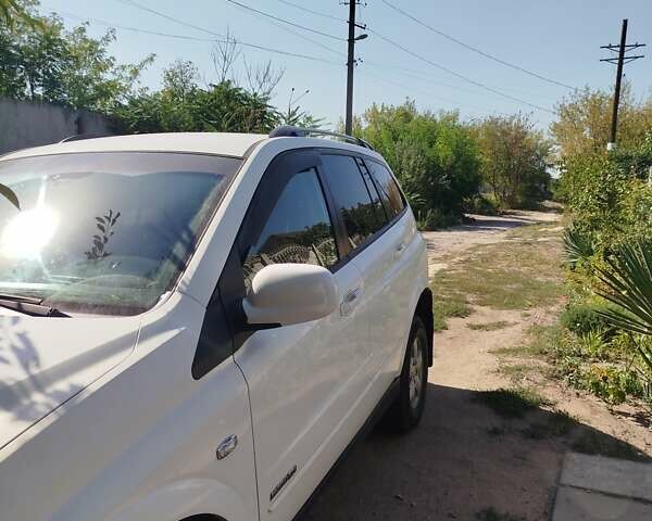 Cанг Йонг Кирон 2012 в Днепре (Днепропетровске) на Automoto.ua Белый Cанг Йонг Кирон, объемом двигателя 2 л и пробегом 183 тыс. км за 8500 $, фото 2 на Automoto.ua