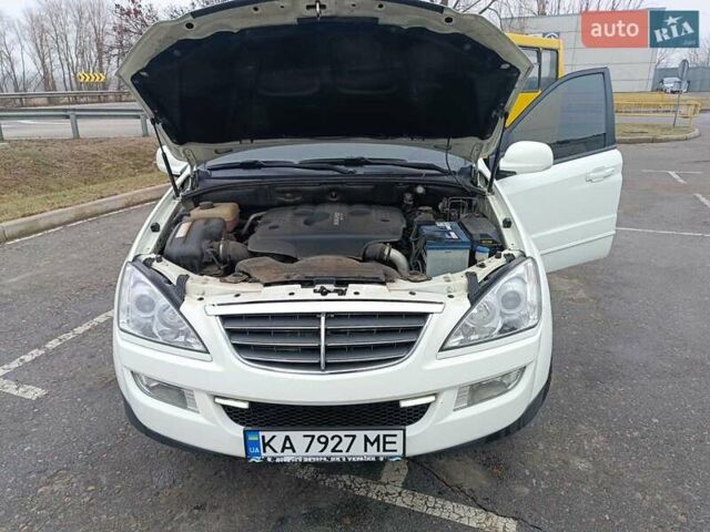 Белый Cанг Йонг Кирон, объемом двигателя 2 л и пробегом 150 тыс. км за 8000 $, фото 13 на Automoto.ua