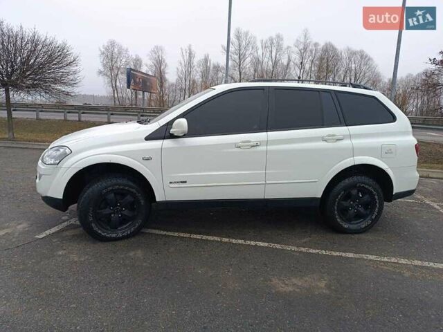 Белый Cанг Йонг Кирон, объемом двигателя 2 л и пробегом 150 тыс. км за 8000 $, фото 25 на Automoto.ua