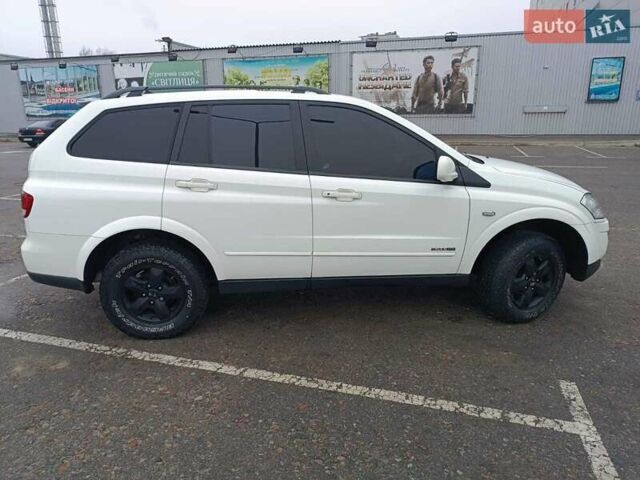 Белый Cанг Йонг Кирон, объемом двигателя 2 л и пробегом 150 тыс. км за 8000 $, фото 3 на Automoto.ua