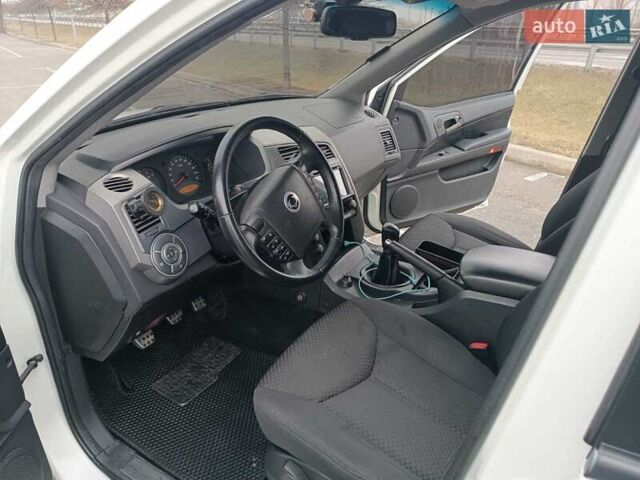 Белый Cанг Йонг Кирон, объемом двигателя 2 л и пробегом 150 тыс. км за 8000 $, фото 22 на Automoto.ua