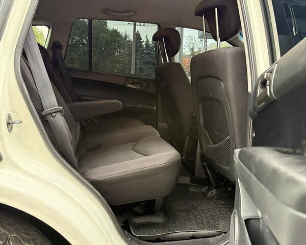 Белый Cанг Йонг Кирон, объемом двигателя 2 л и пробегом 180 тыс. км за 9500 $, фото 26 на Automoto.ua