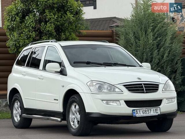 Білий Cанг Йонг Kyron, об'ємом двигуна 2 л та пробігом 300 тис. км за 7500 $, фото 10 на Automoto.ua