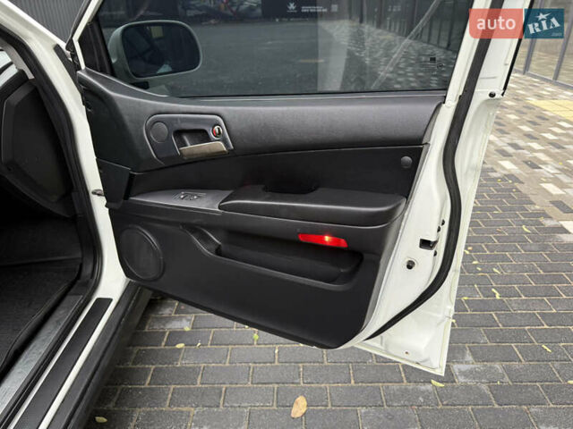 Белый Cанг Йонг Кирон, объемом двигателя 2 л и пробегом 180 тыс. км за 9500 $, фото 29 на Automoto.ua